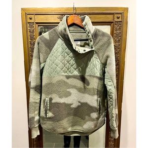 Abercrombie & Fitch Camouflage Pull Over Fleece XS